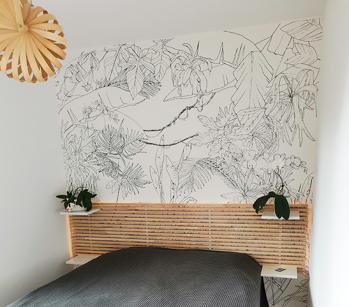 Chambre avec tête de lit en papier peint Jungle Tropical Noir et Blanc Ohmywall